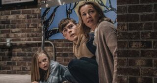 Nobody : photo, Paisley Cadorath, Connie Nielsen, Gage Munroe