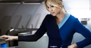 The Flight Attendant : Photo Kaley Cuoco