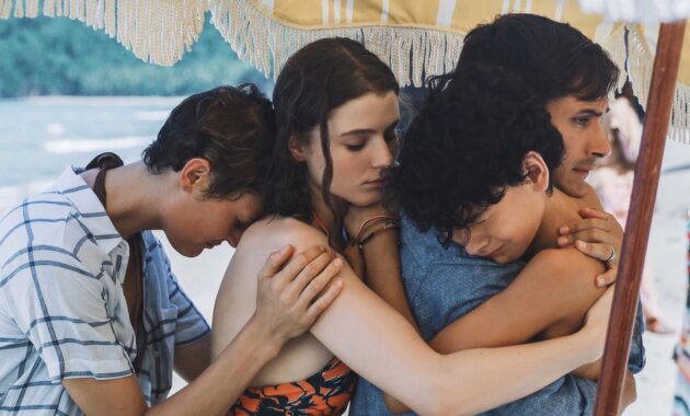 Old : Photo Vicky Krieps, Thomasin McKenzie, Gael García Bernal
