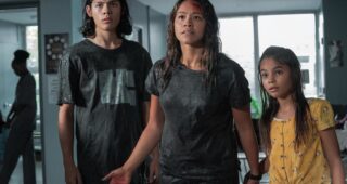 Awake : photo, Gina Rodriguez, Lucius Hoyos, Ariana Greenblatt