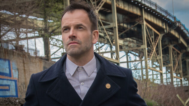 photo, Jonny Lee Miller