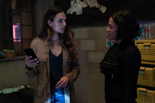 photo, Jordana Brewster, Michelle Rodriguez