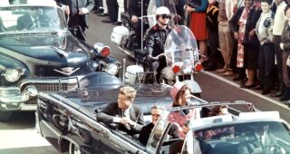 JFK Revisited: Through The Looking Glass : Photo documentaire