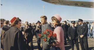 JFK Revisited: Through The Looking Glass : Photo documentaire