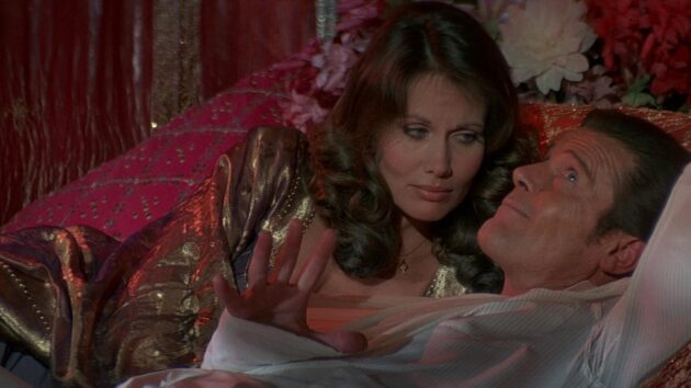 photo, Maud Adams, Roger Moore