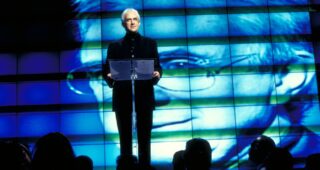 Demain ne meurt jamais : photo, Jonathan Pryce