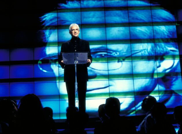 photo, Jonathan Pryce
