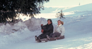 Tuer n'est pas jouer : Photo Timothy Dalton, Maryam d'Abo
