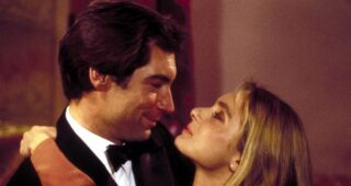 Tuer n'est pas jouer : Photo Timothy Dalton, Maryam d'Abo