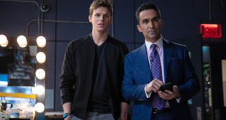 The Morning Show : Photo Ruairi O'Connor, Nestor Carbonell