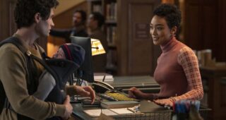 YOU : photo, Penn Badgley, Tati Gabrielle