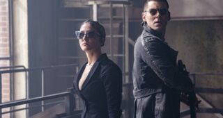 Matrix Resurrections : photo, Brian J. Smith, Eréndira Ibarra