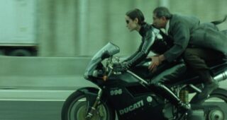 Photo Carrie-Anne Moss, Randall Duk Kim