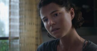 The Lost Daughter : Photo Jessie Buckley
