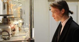 Antiviral : photo, Caleb Landry Jones