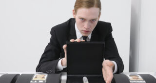 Antiviral : photo, Caleb Landry Jones