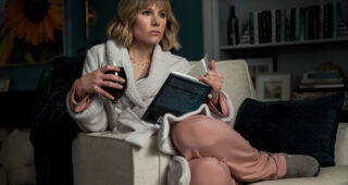 La Femme qui habitait en face de la fille à la fenêtre : Kristen Bell