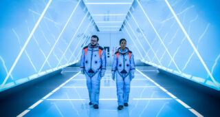 Moonfall : photo, John Bradley, Halle Berry