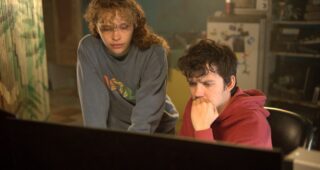 Choose or Die : photo, Asa Butterfield, Iola Evans