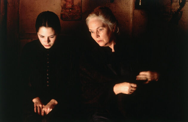 Les Autres : Fionnula Flanagan, Elaine Cassidy