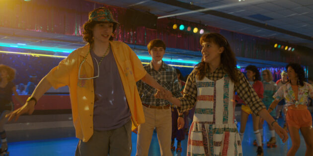 Stranger Things : photo, Millie Bobby Brown, Finn Wolfhard