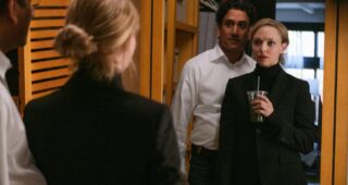The Dropout : Photo Amanda Seyfried, Naveen Andrews