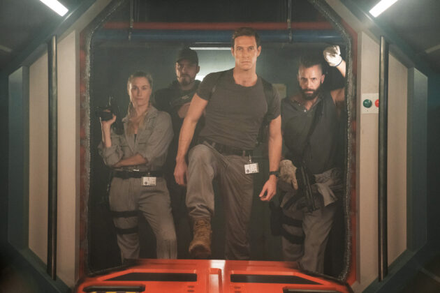 Interceptor : photo, Luke Bracey