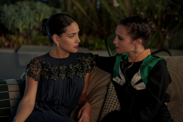 Irma Vep : Photo Adria Arjona, Alicia Vikander