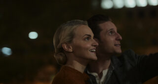 Shining Girls : Photo Madeline Brewer, Jamie Bell