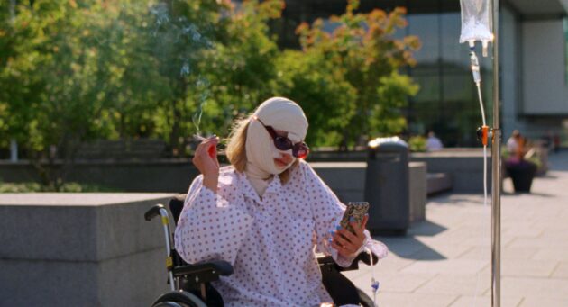 Sick of Myself : photo, Andrea Bræin Hovig, Kristine Kujath Thorp