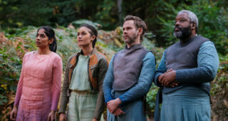 Moonhaven : photo Amara Karan, Emma McDonald, Dominic Monaghan, Kadeem Hardison