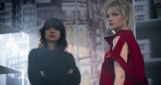 Pistol : Photo Sydney Chandler, Talulah Riley