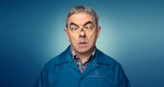 Seul face à l'abeille : Photo Rowan Atkinson