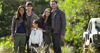 Terra Nova : photo, Jason O'Mara, Shelley Conn, Landon Liboiron, Naomi Scott