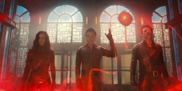 Umbrella Academy : photo, Justin H. Min, Jake Epstein