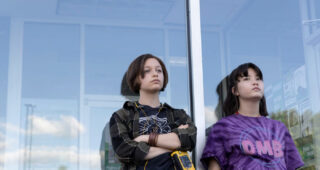Paper Girls : photo Sofia Rosinsky, Riley Lai Nelet