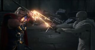 Thor : Love and Thunder : Photo Chris Hemsworth, Christian Bale