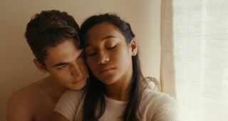 First Love : Photo Sydney Park, Hero Fiennes-Tiffin