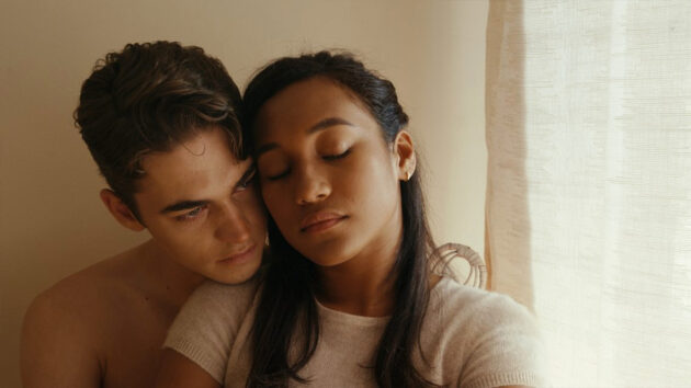 First Love : Photo Sydney Park, Hero Fiennes-Tiffin