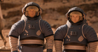 For All Mankind : Photo Joel Kinnaman, Casey Johnson
