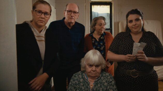 The Humans : photo, Richard Jenkins, Beanie Feldstein, Amy Schumer
