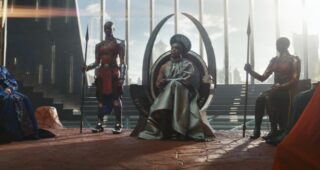 Black Panther : Wakanda Forever : Photo Angela Bassett