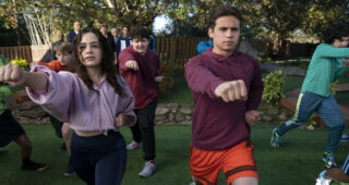 Cobra Kai : photo, Tanner Buchanan, Mary Mouser