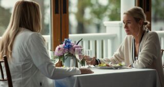 The Watcher : Jennifer Coolidge, Naomi Watts