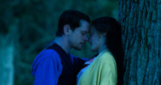 L’Amant de Lady Chatterley : photo Jack O'Connell, Emma Corrin