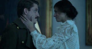 L’Amant de Lady Chatterley : photo Matthew Duckett, Emma Corrin