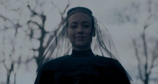 The Handmaid’s Tale : Photo Yvonne Strahovski