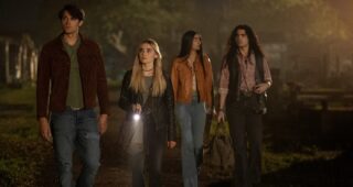The Winchesters : photo, Drake Rodger, Meg Donnelly, Nida Khurshid, Jojo Fleites