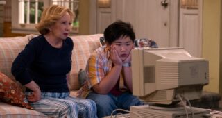 That '90s Show : photo, Debra Jo Rupp, Reyn Doi