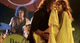 Daisy Jones & The Six : photo, Riley Keough, Sam Claflin